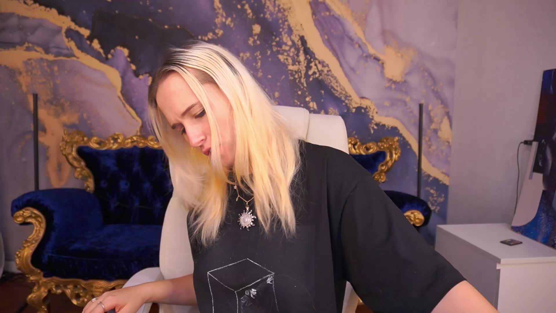 LilElfie Adult Chat September 10, 2025