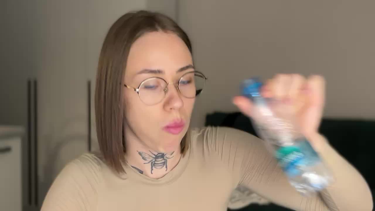 v_-_-_v Adult Chat September 10, 2025