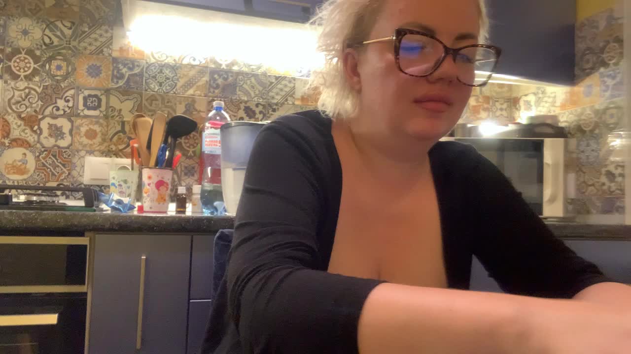 Oksana494 Adult Chat September 10, 2025