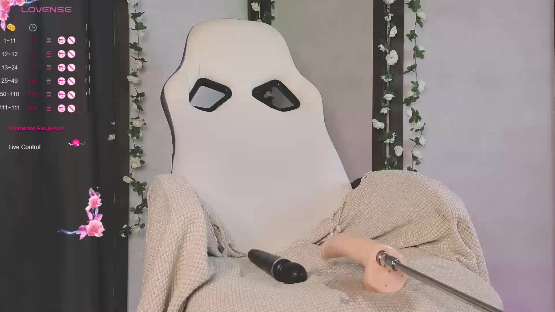 Juicy-Vikki Adult Chat September 11, 2025