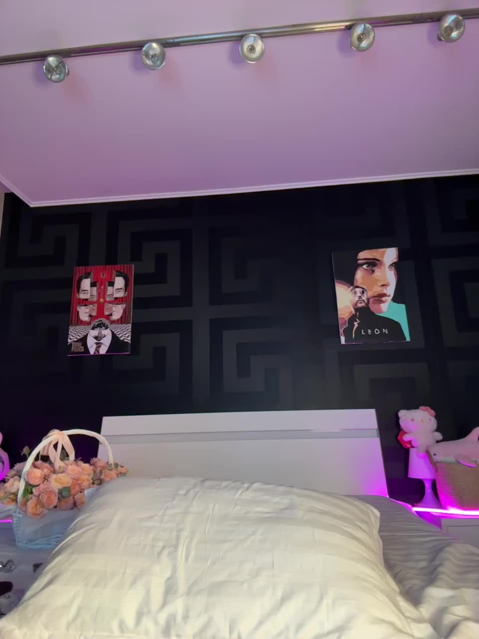 -Sara- Adult Chat September 11, 2025