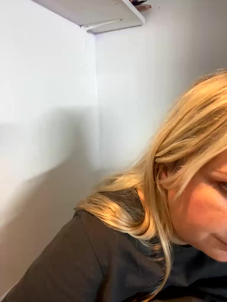 Roksi-8 Adult Chat September 12, 2025