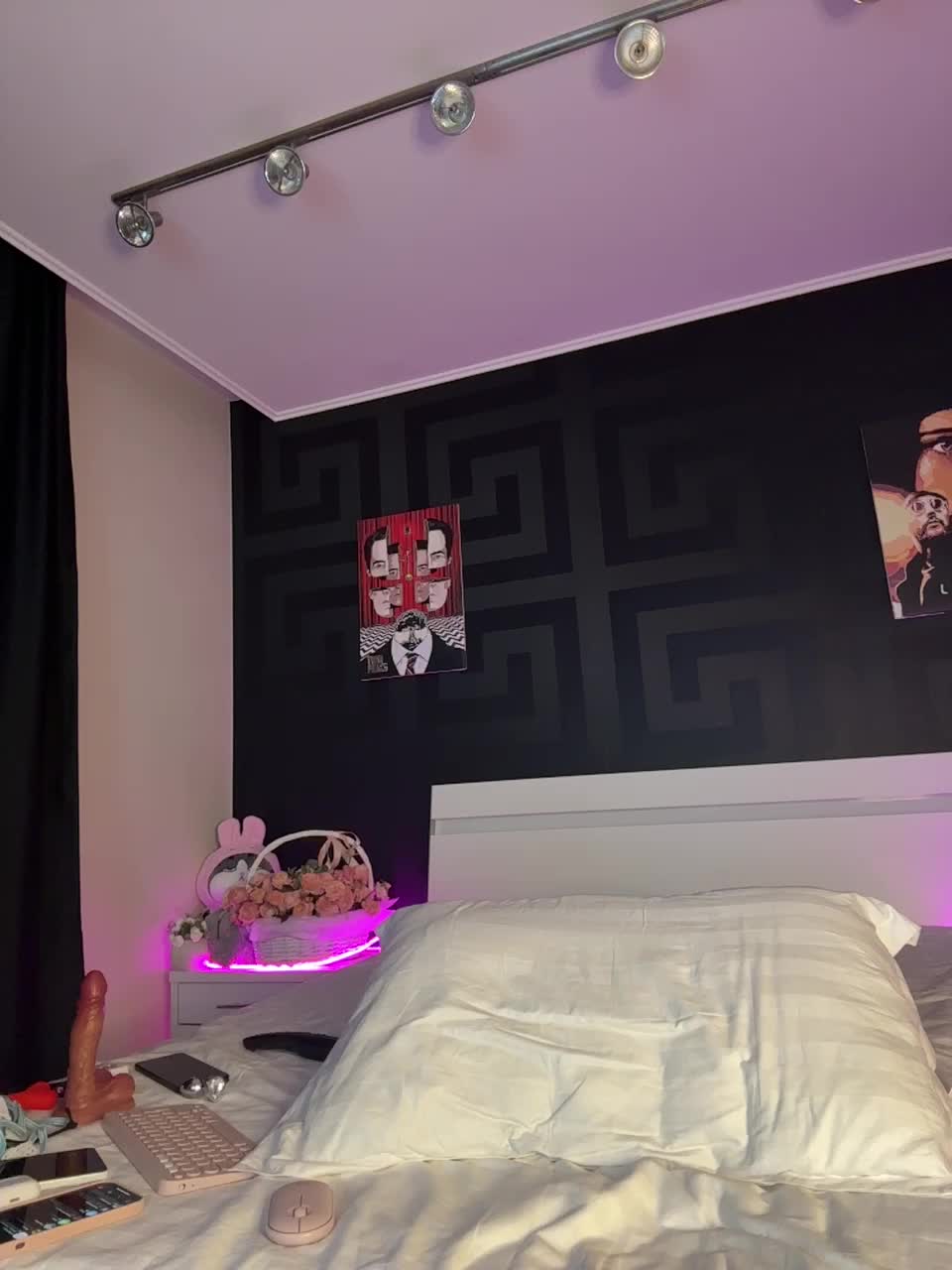 -Sara- Adult Chat September 12, 2025