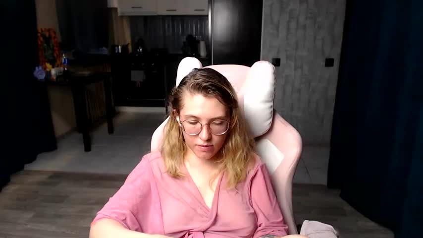 Reginasmilee Adult Chat September 12, 2025