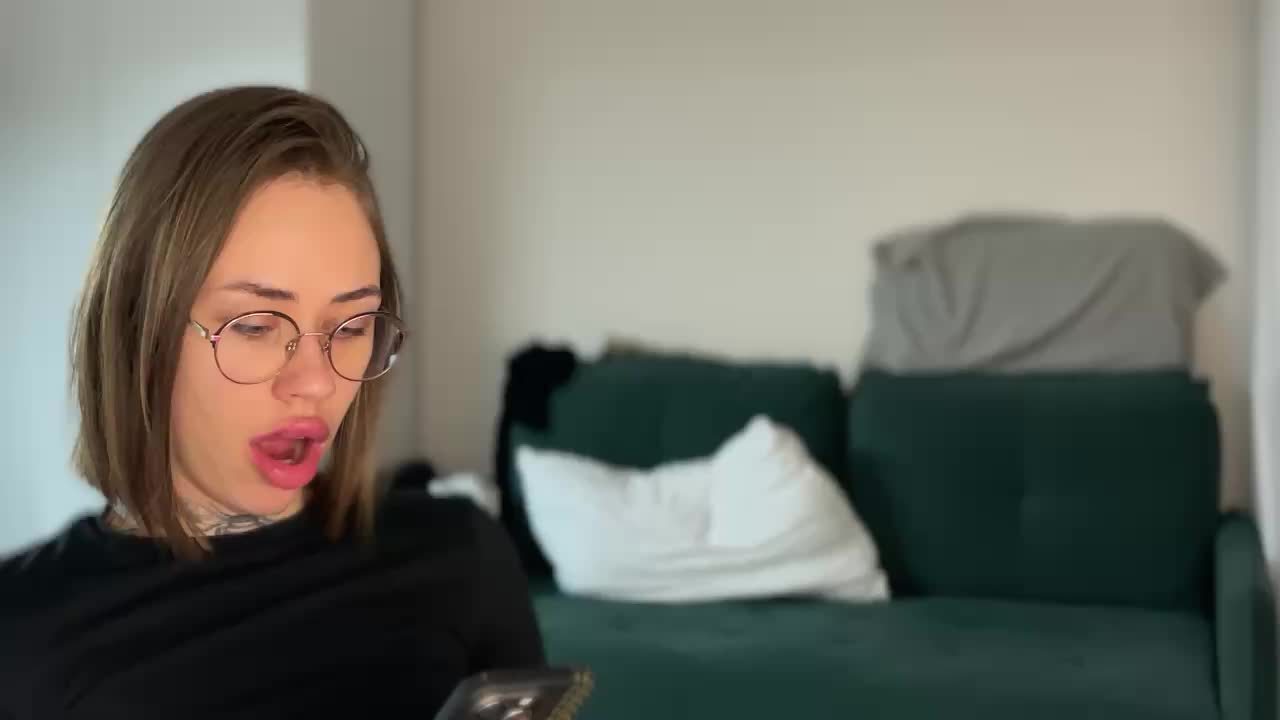 v_-_-_v Adult Chat September 13, 2025