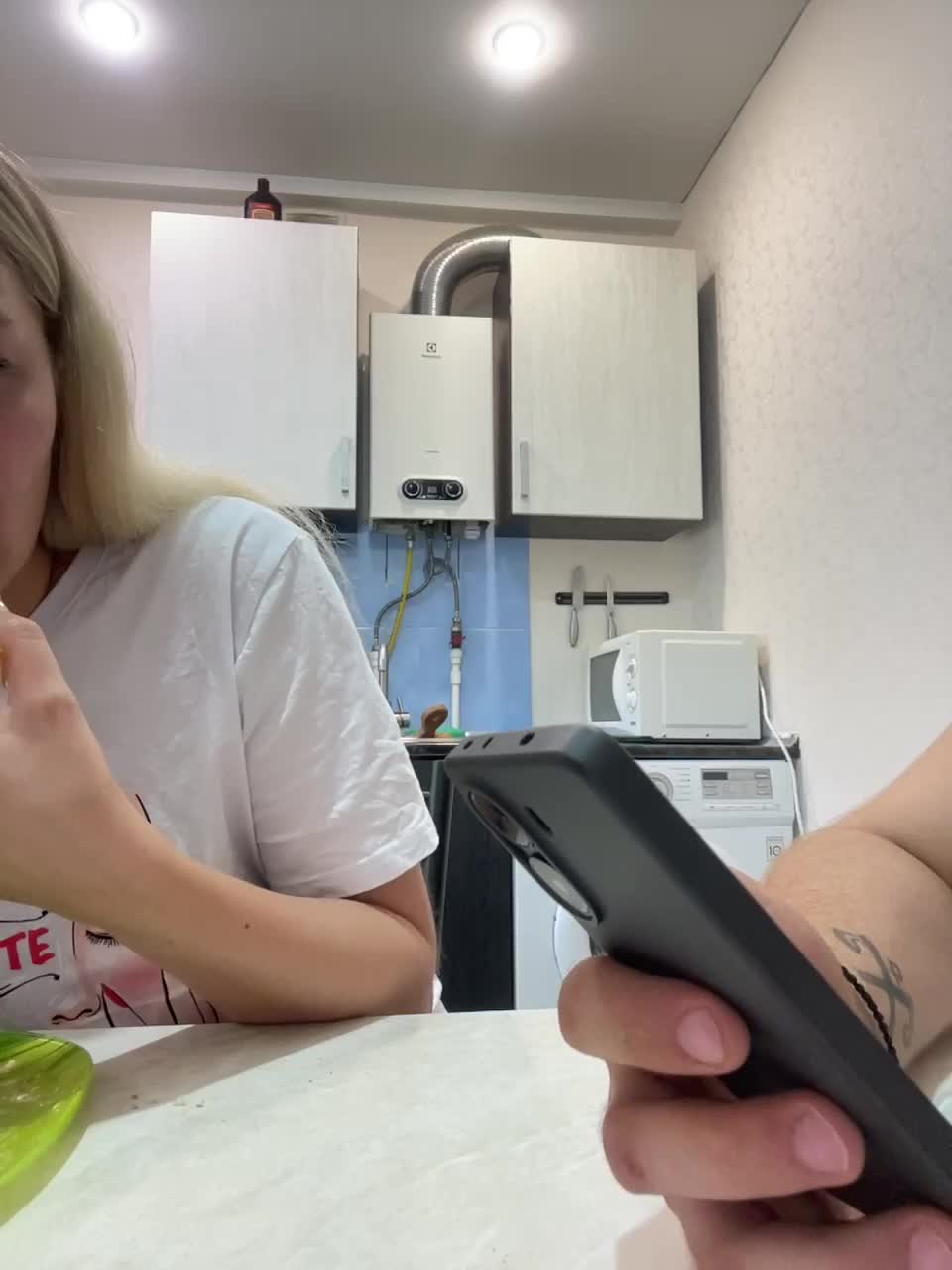 q2za34 Adult Chat September 12, 2025