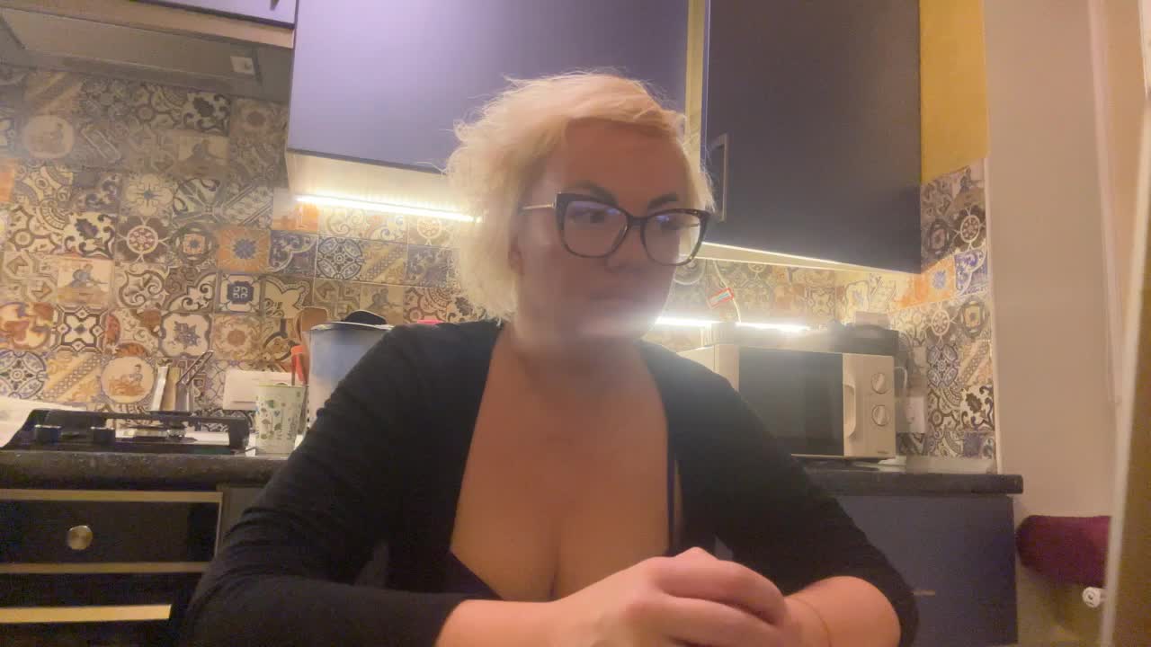 Oksana494 Adult Chat September 13, 2025