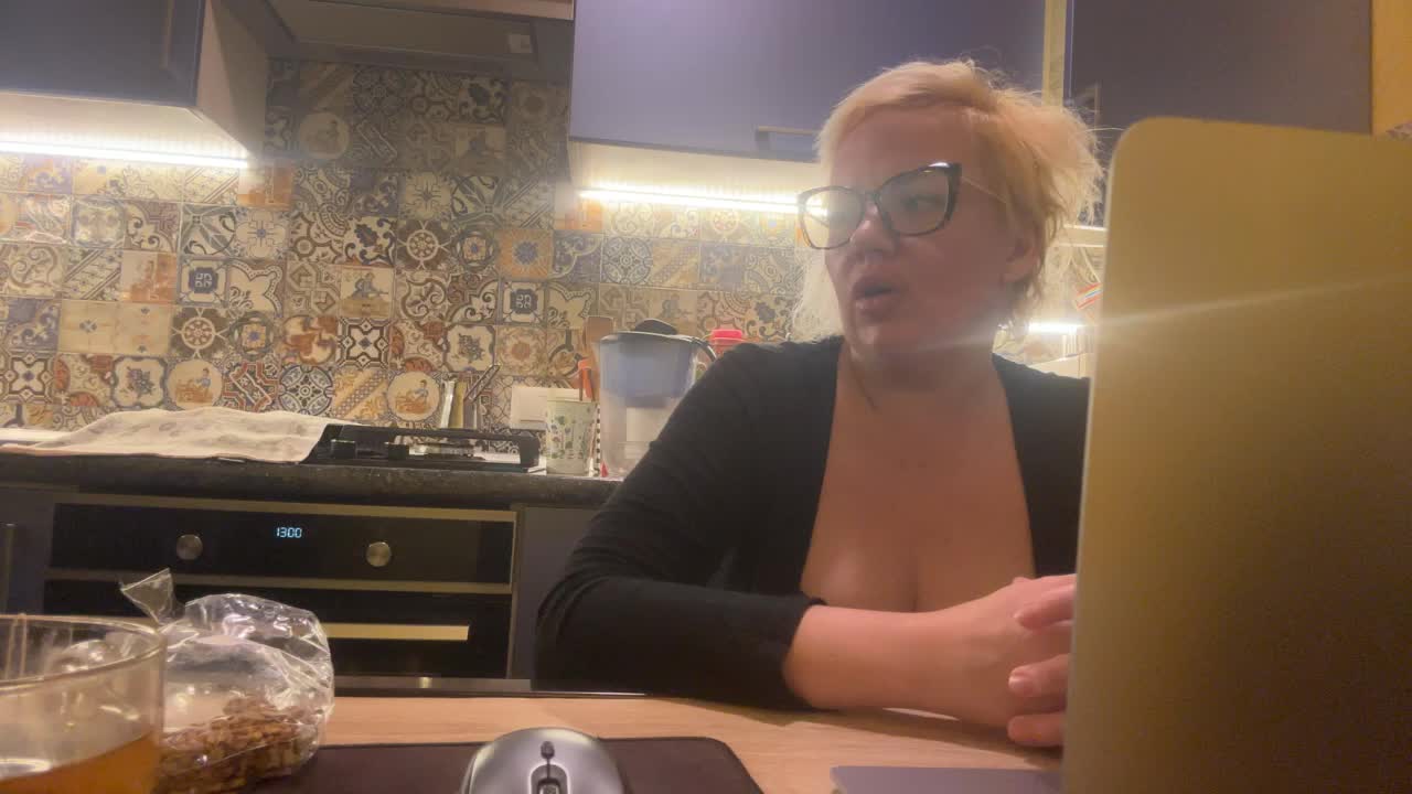 Oksana494 Adult Chat September 13, 2025