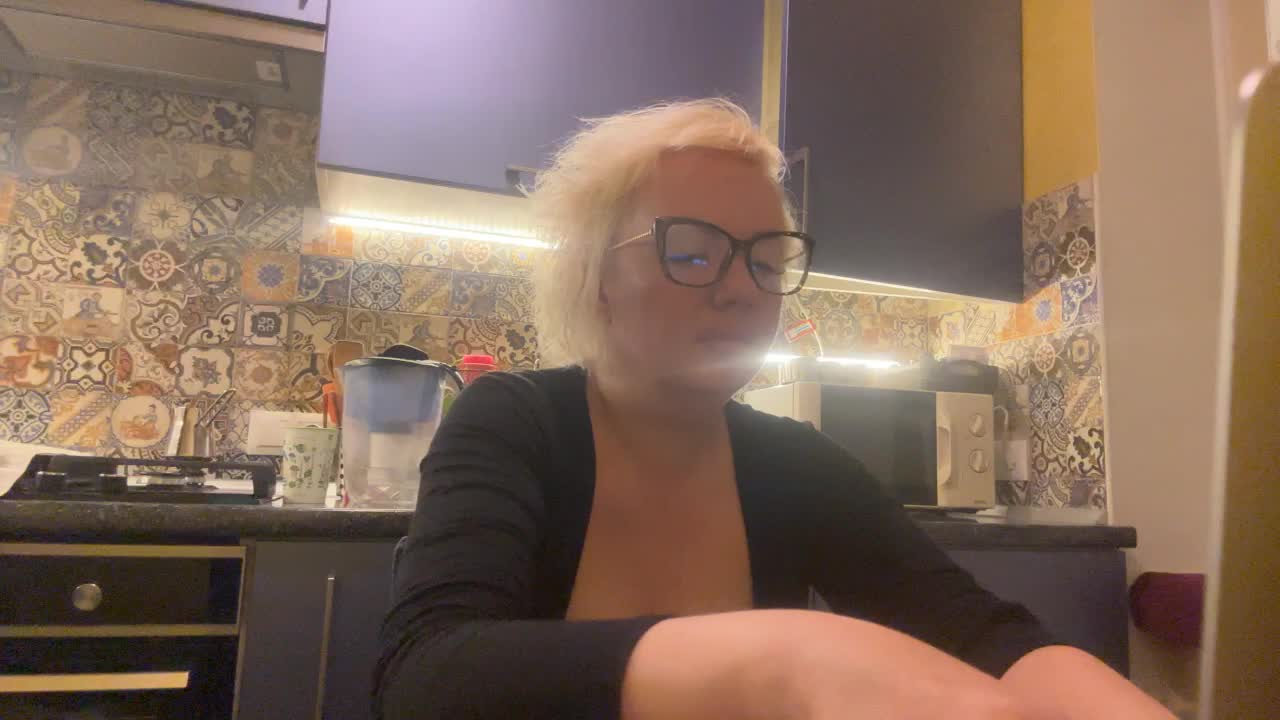 Oksana494 Adult Chat September 12, 2025