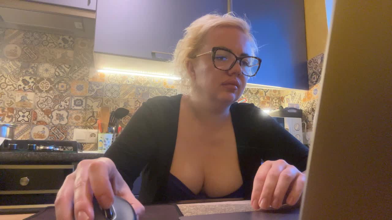 Oksana494 Adult Chat September 14, 2025