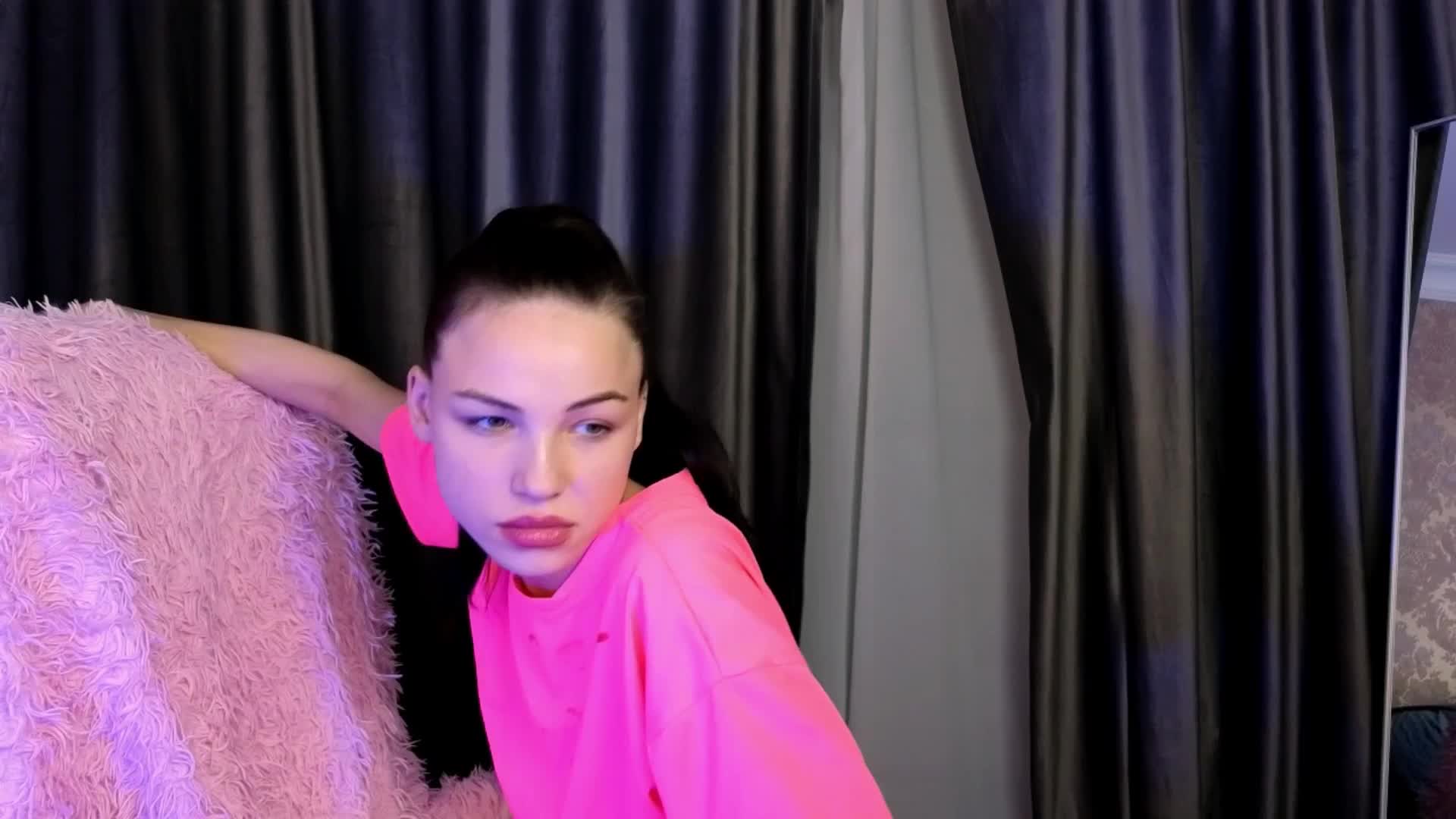 EmilyLuxxxury Adult Chat September 14, 2025