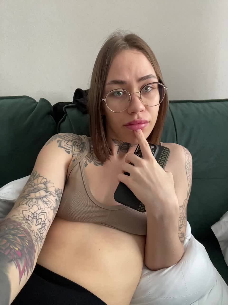 v_-_-_v Adult Chat September 15, 2025