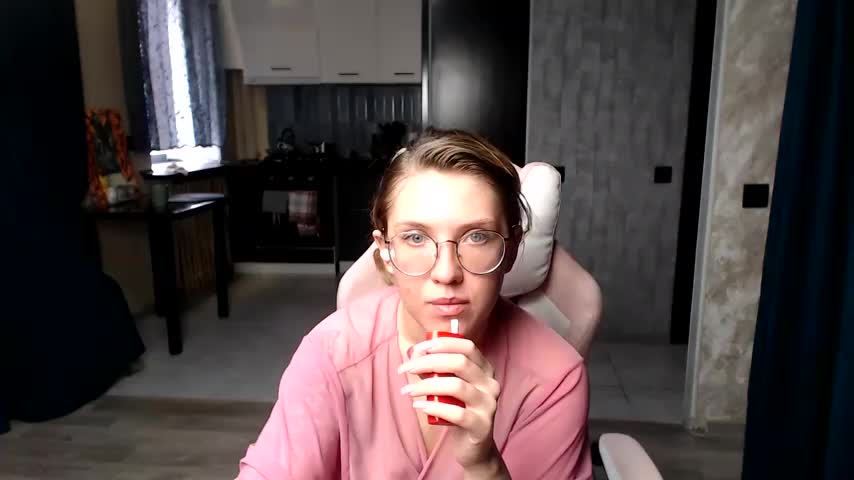 Reginasmilee Adult Chat September 16, 2025