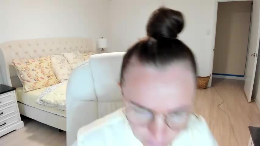 Vika73 Adult Chat September 16, 2025