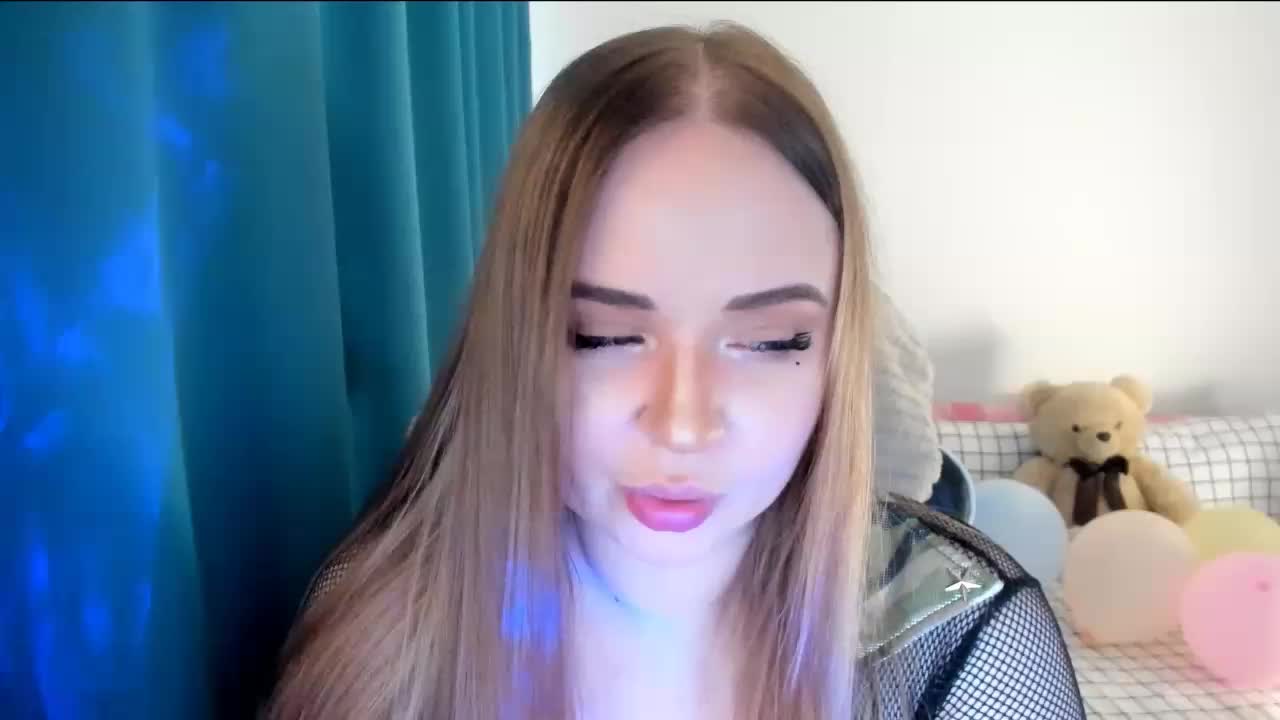 Shy_foxY Adult Chat September 16, 2025