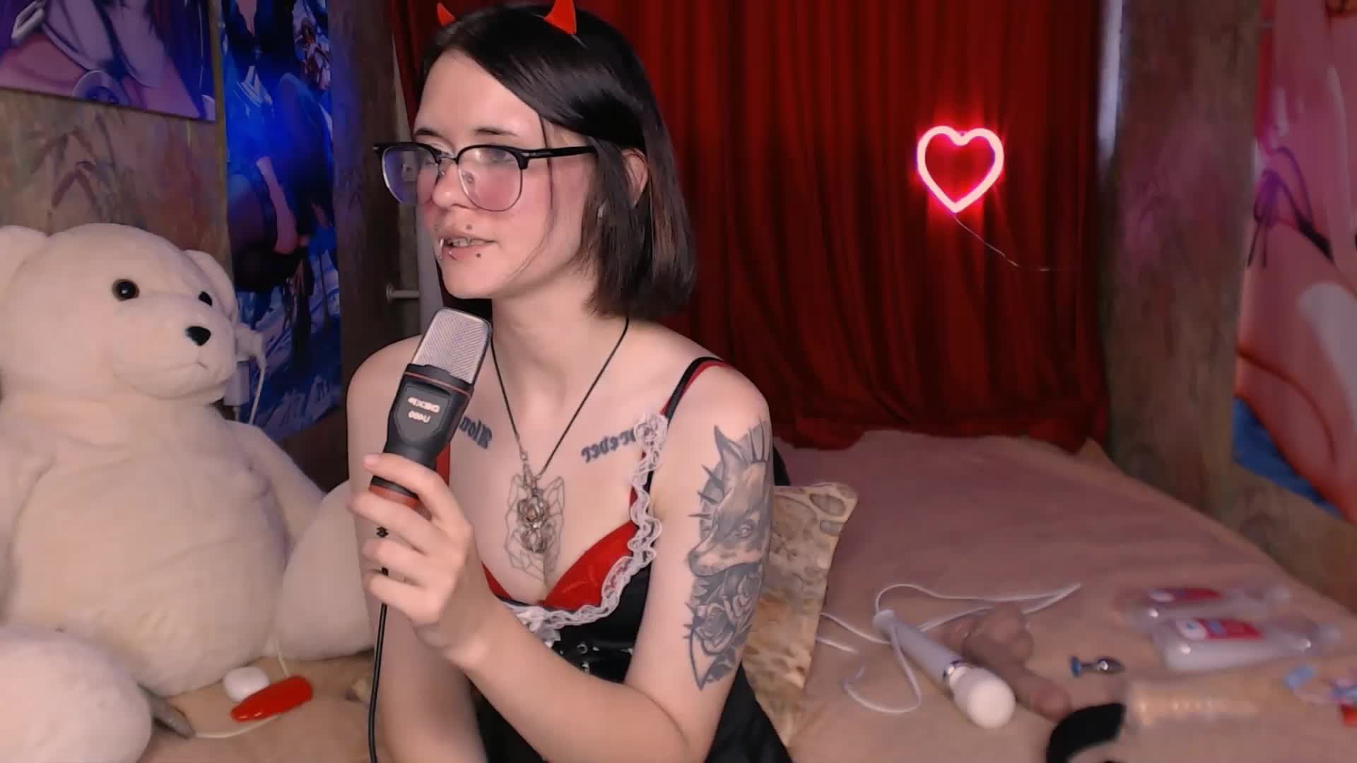 Velvet-and-Venom Adult Chat September 16, 2025