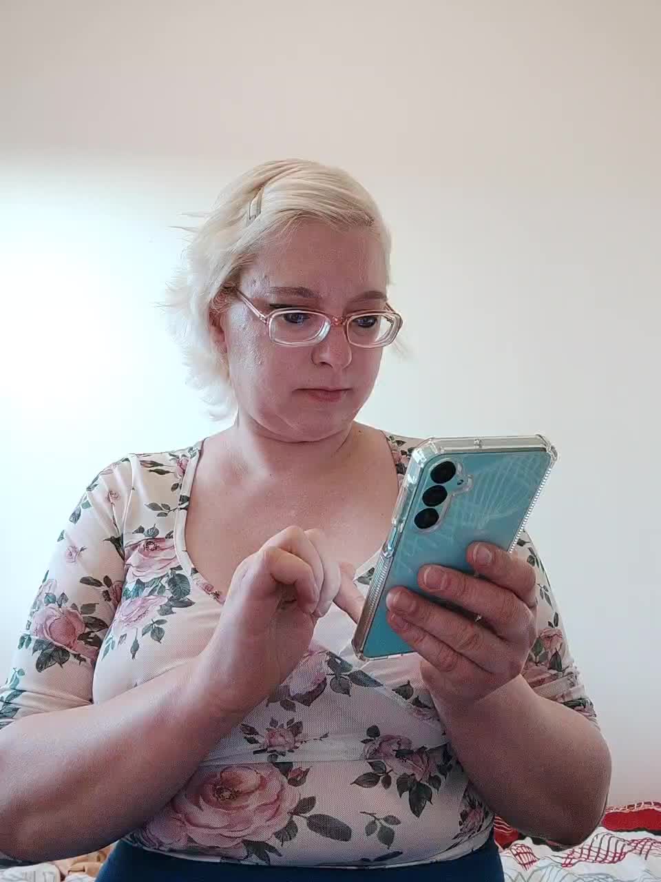 Vika211 Adult Chat September 17, 2025