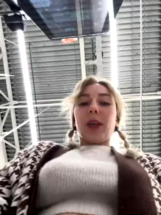 CHERRY-LADY- Adult Chat September 17, 2025