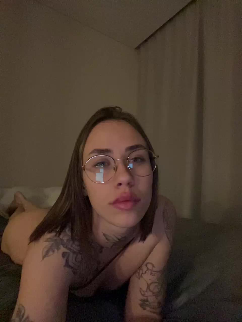 v_-_-_v Adult Chat September 17, 2025