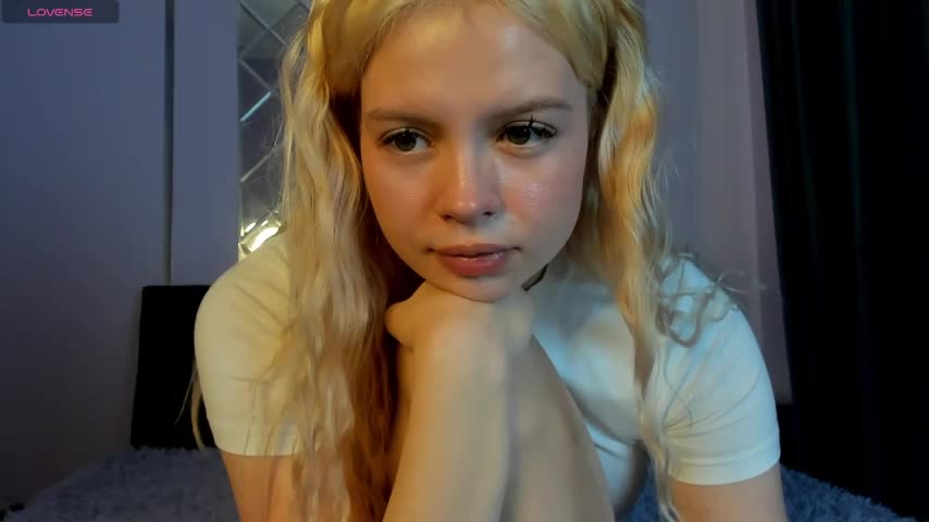 AlisaGoldie Adult Chat September 17, 2025