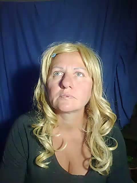 FameLara Adult Chat September 17, 2025