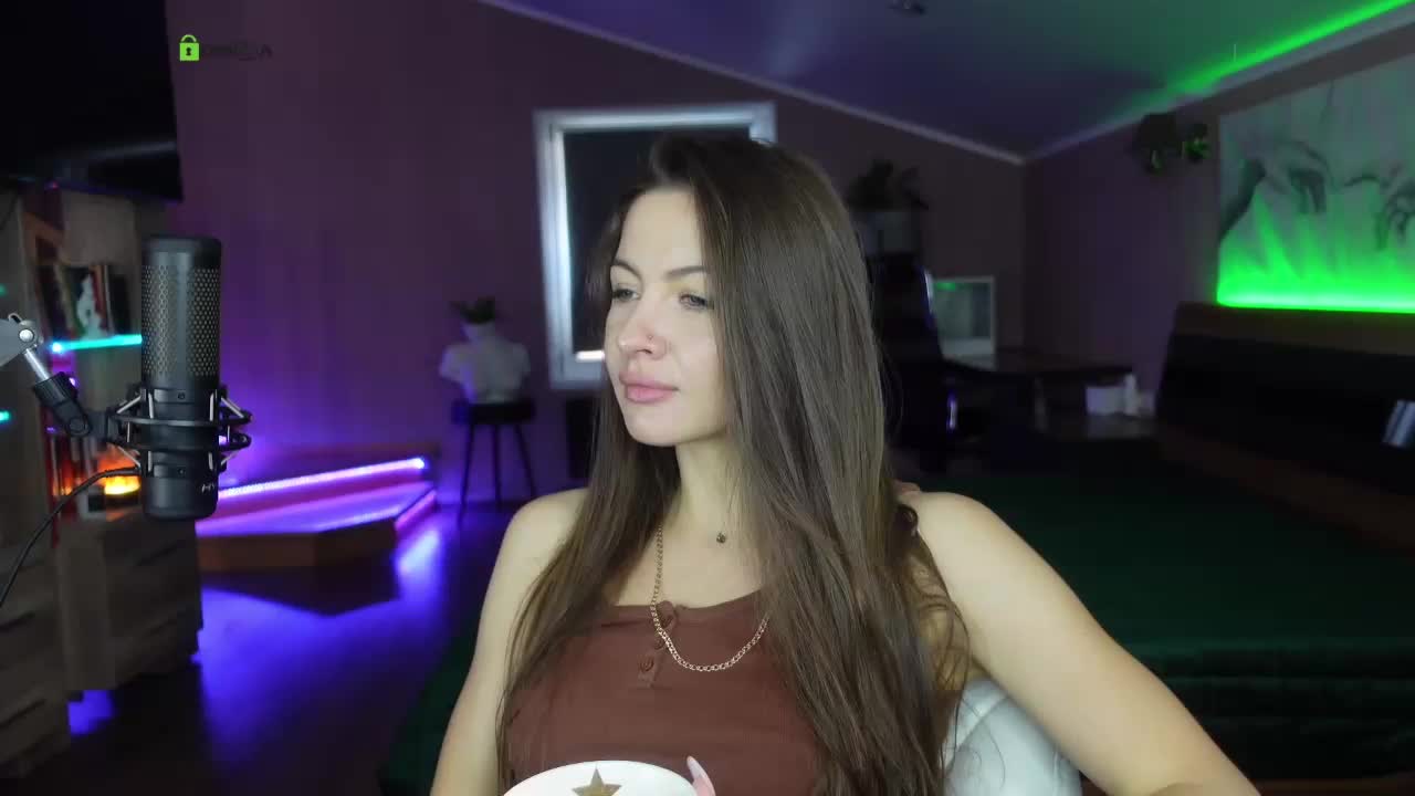 -Foxy- Adult Chat September 17, 2025