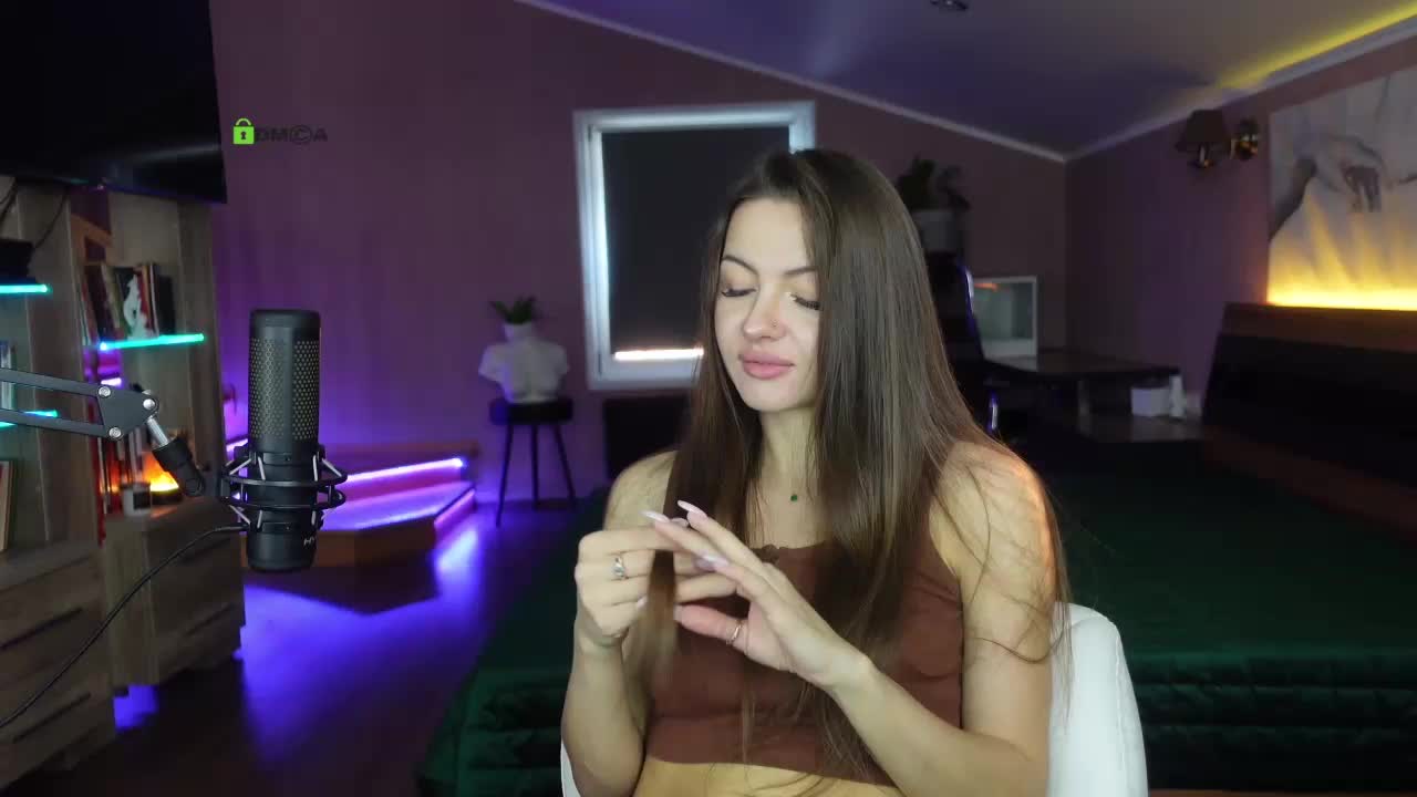 -Foxy- Adult Chat September 17, 2025