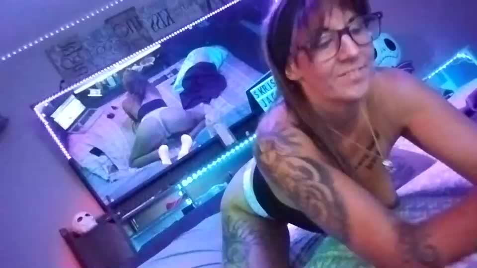 kikilovespartylights Adult Chat September 17, 2025