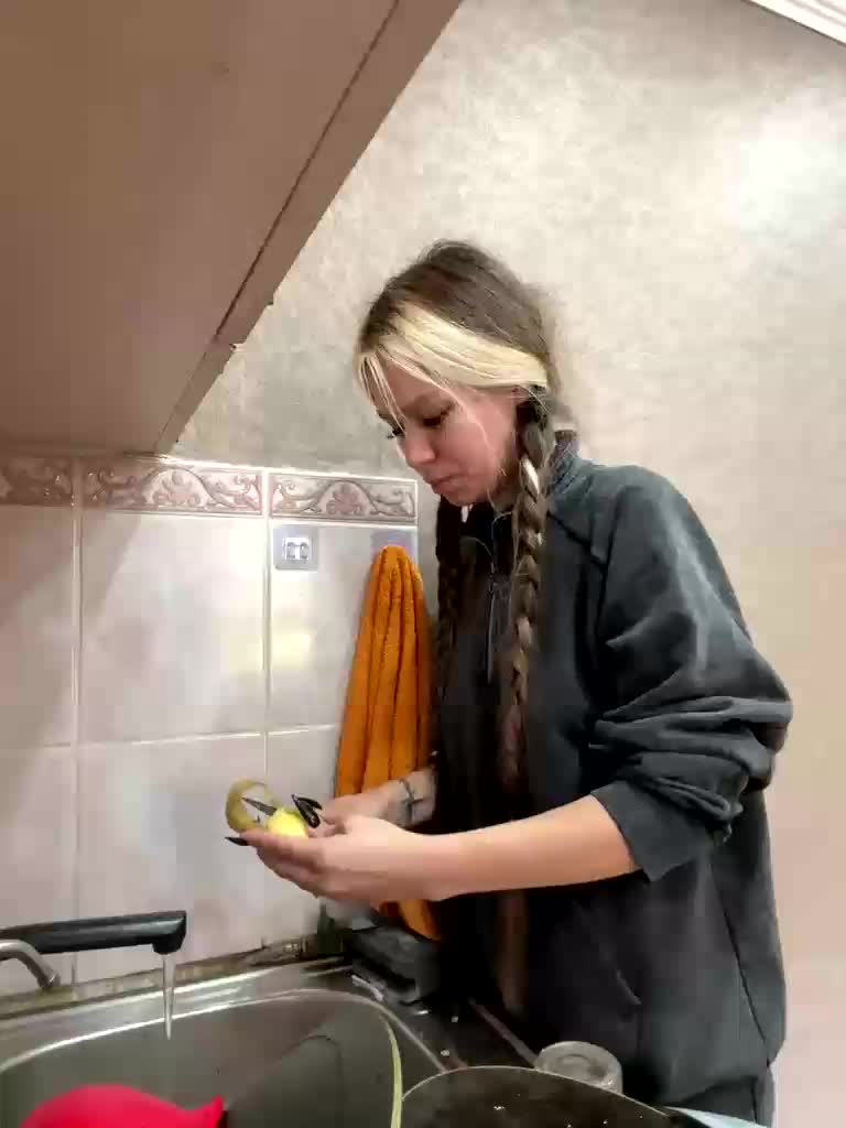 askorbinkiii Adult Chat September 18, 2025