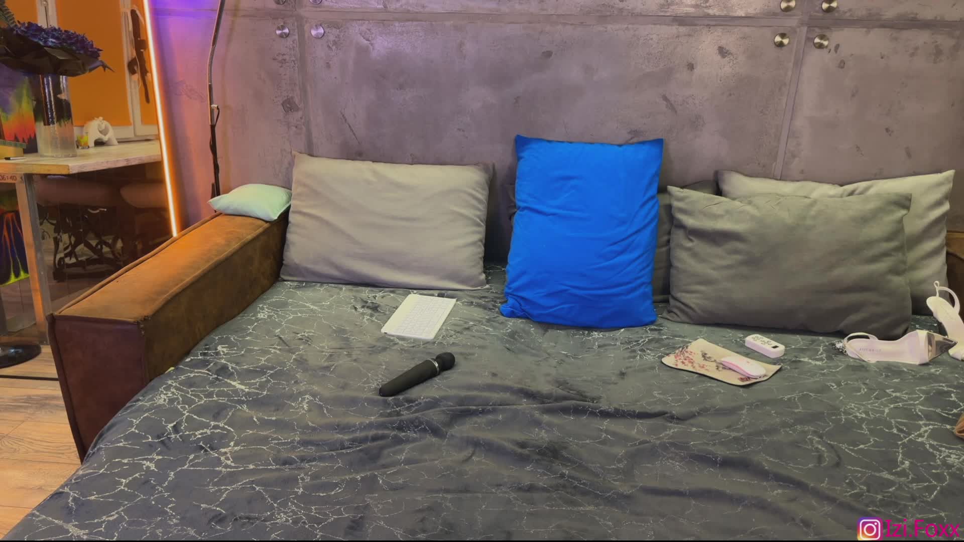 Na-izi Adult Chat September 18, 2025