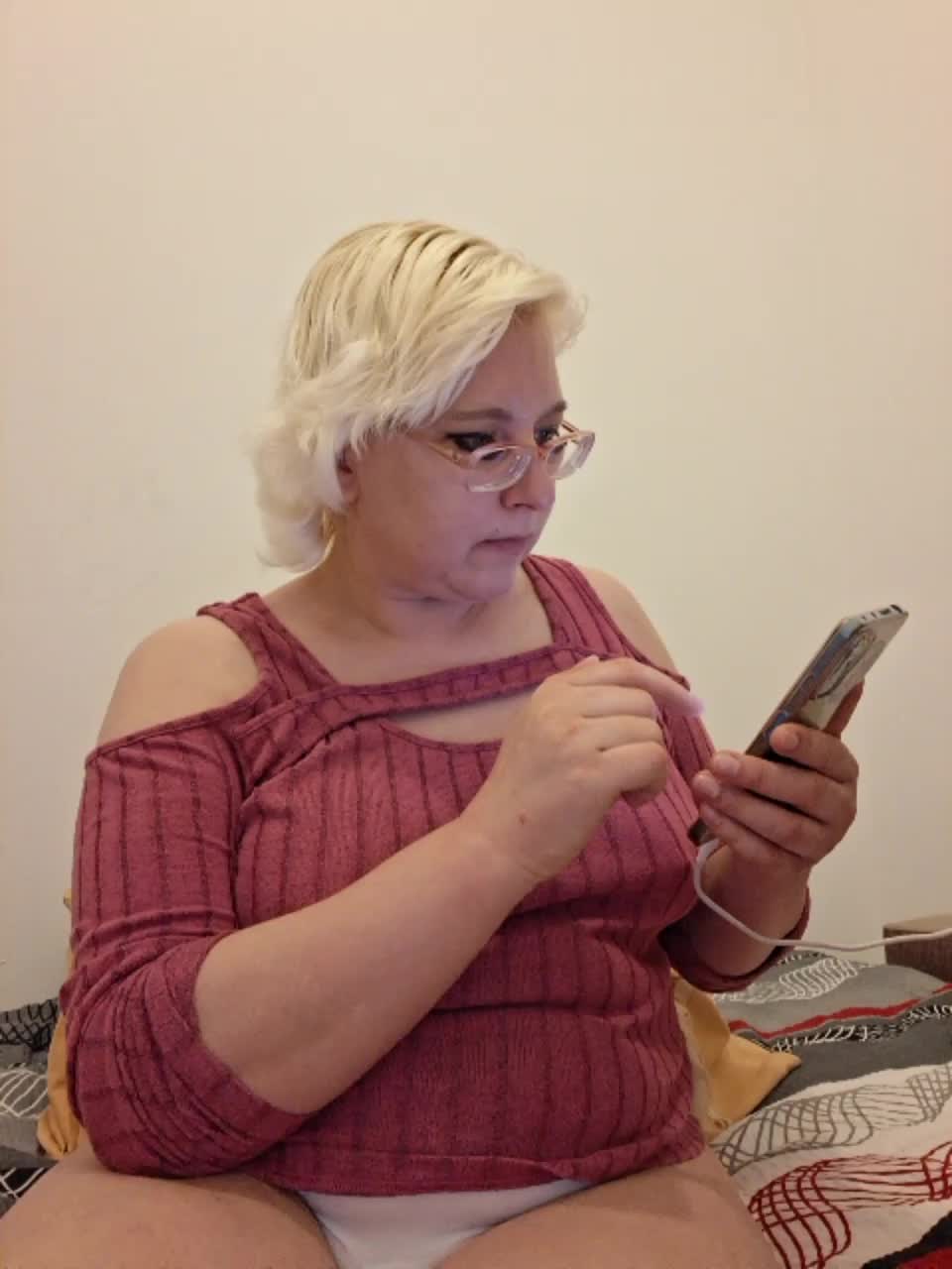 Vika211 Adult Chat September 18, 2025