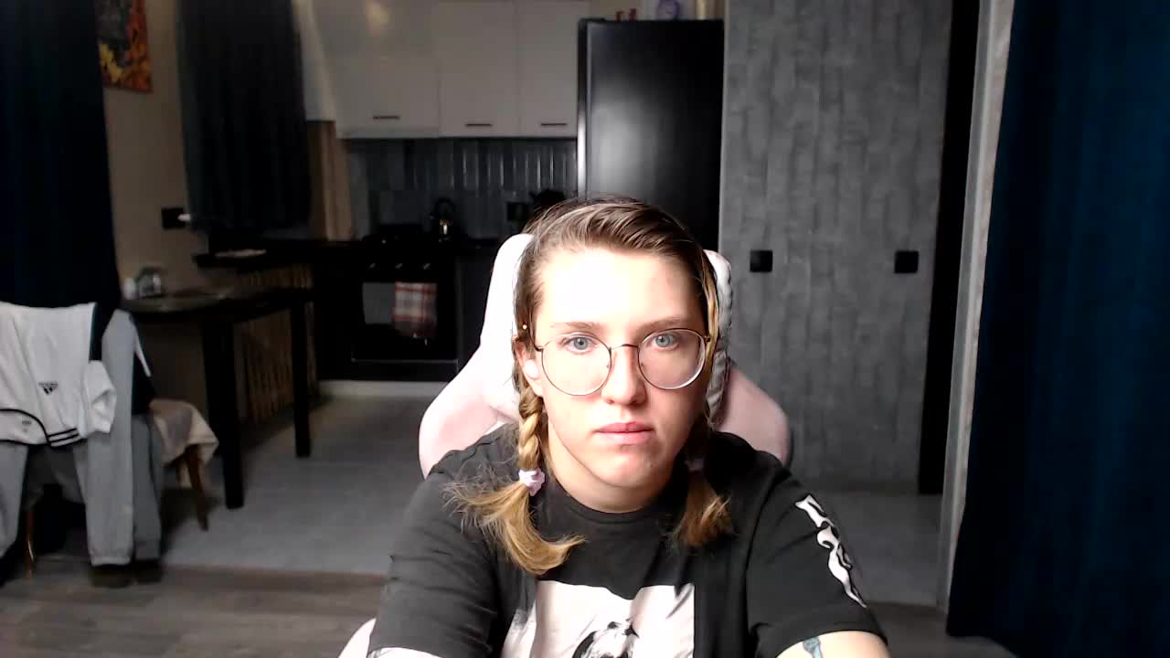 Regimasmile Adult Chat September 18, 2025