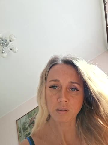 b_l_o_n_d_i_n_k_a Adult Chat September 18, 2025