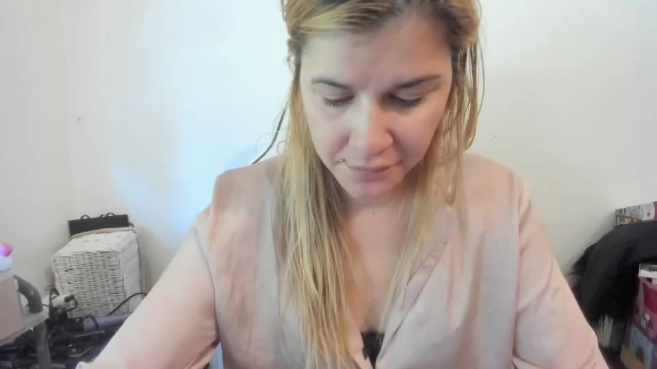 artsyandcraftsy_ Adult Chat September 18, 2025