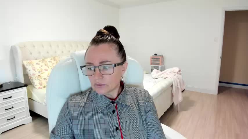 Vika73 Adult Chat September 19, 2025