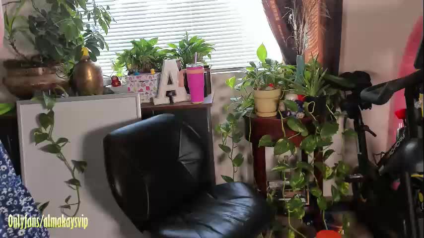 almakay01 Adult Chat September 18, 2025