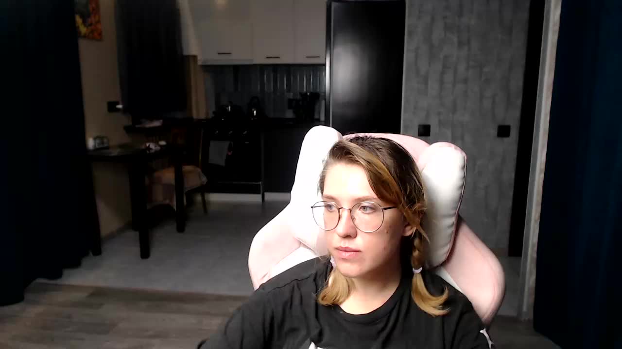 Regimasmile Adult Chat September 19, 2025