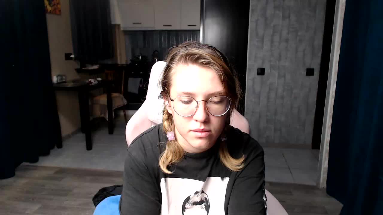 Regimasmile Adult Chat September 19, 2025