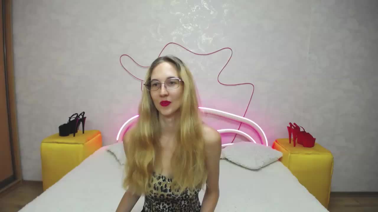 LizzieBrait Adult Chat September 19, 2025