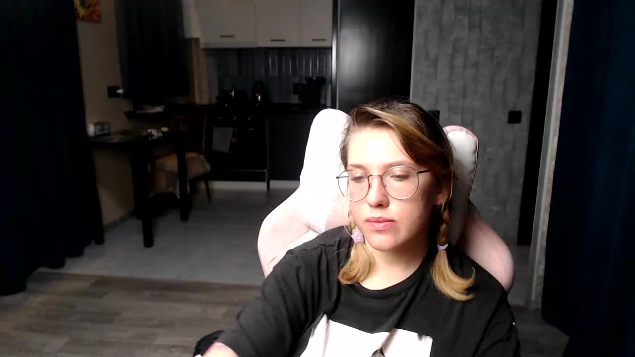 Regimasmile Adult Chat September 19, 2025