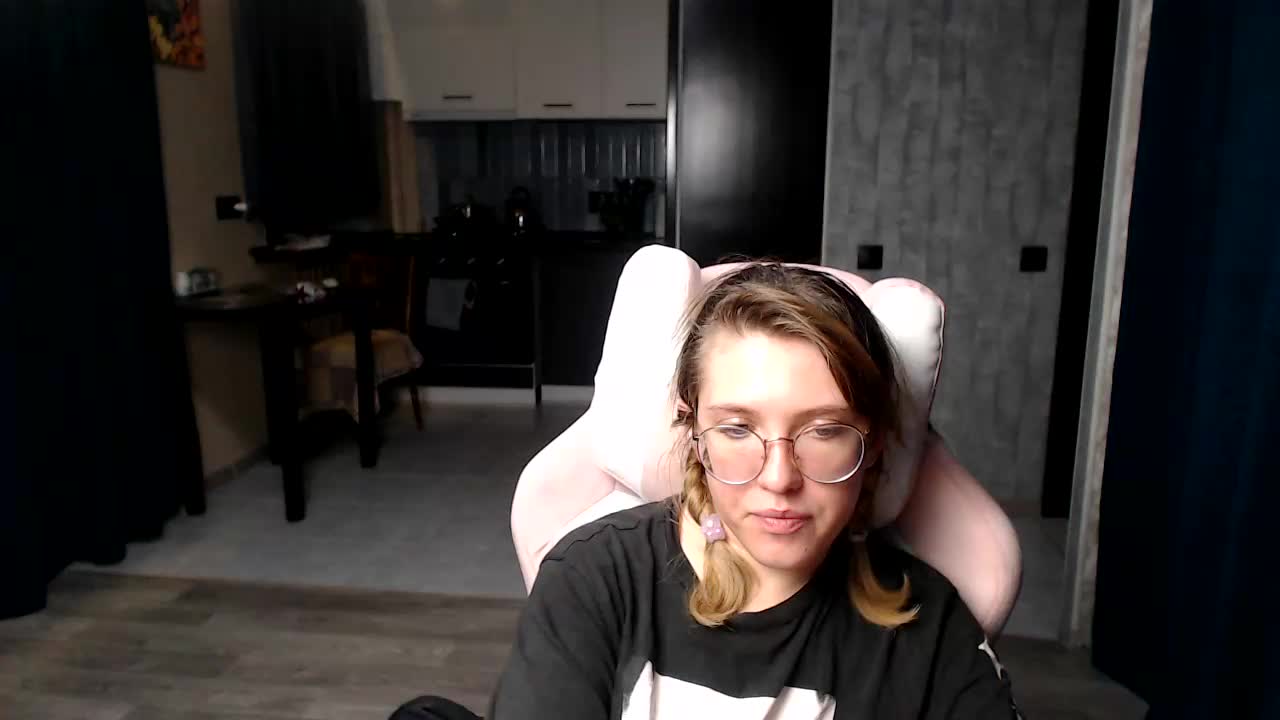 Regimasmile Adult Chat September 19, 2025