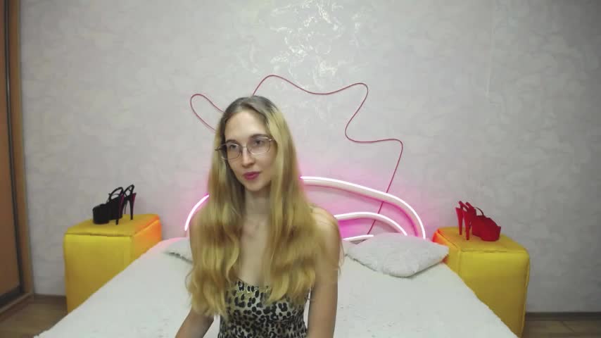 KlaryBrait Adult Chat September 19, 2025