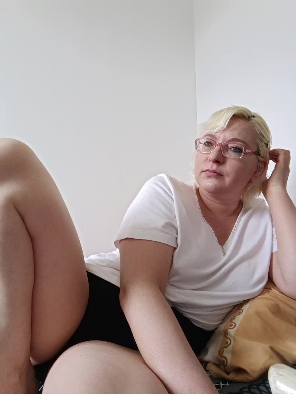 Vika211 Adult Chat September 24, 2025