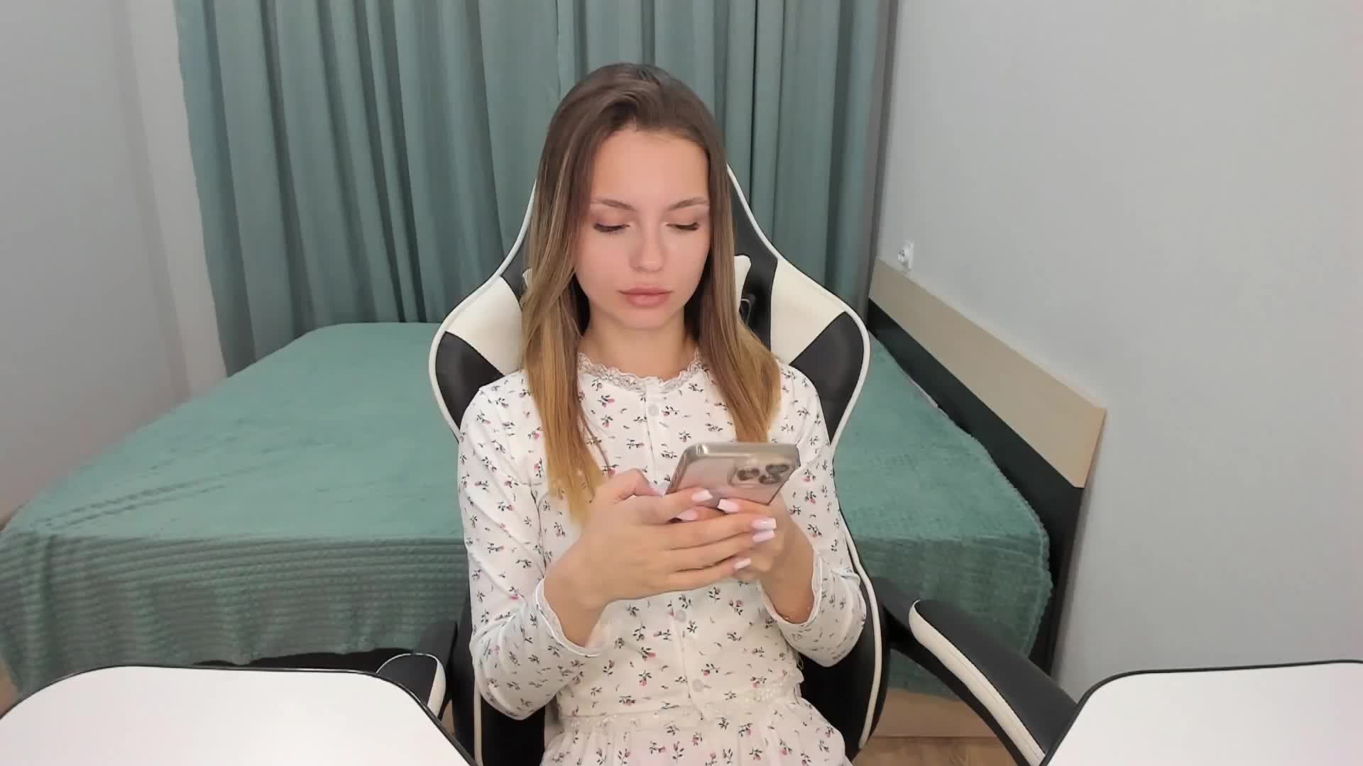 EmiMe Adult Chat September 22, 2025