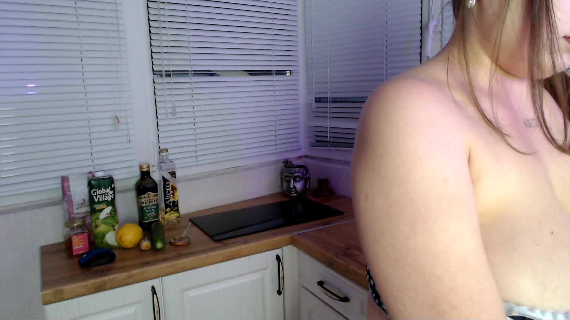 Lola-Cash Adult Chat September 26, 2025