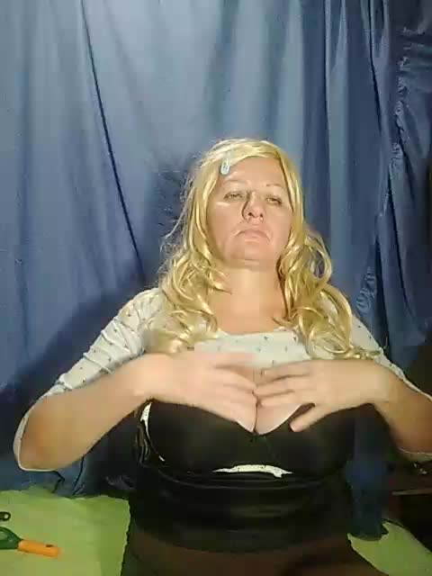 FameLara Adult Chat September 28, 2025