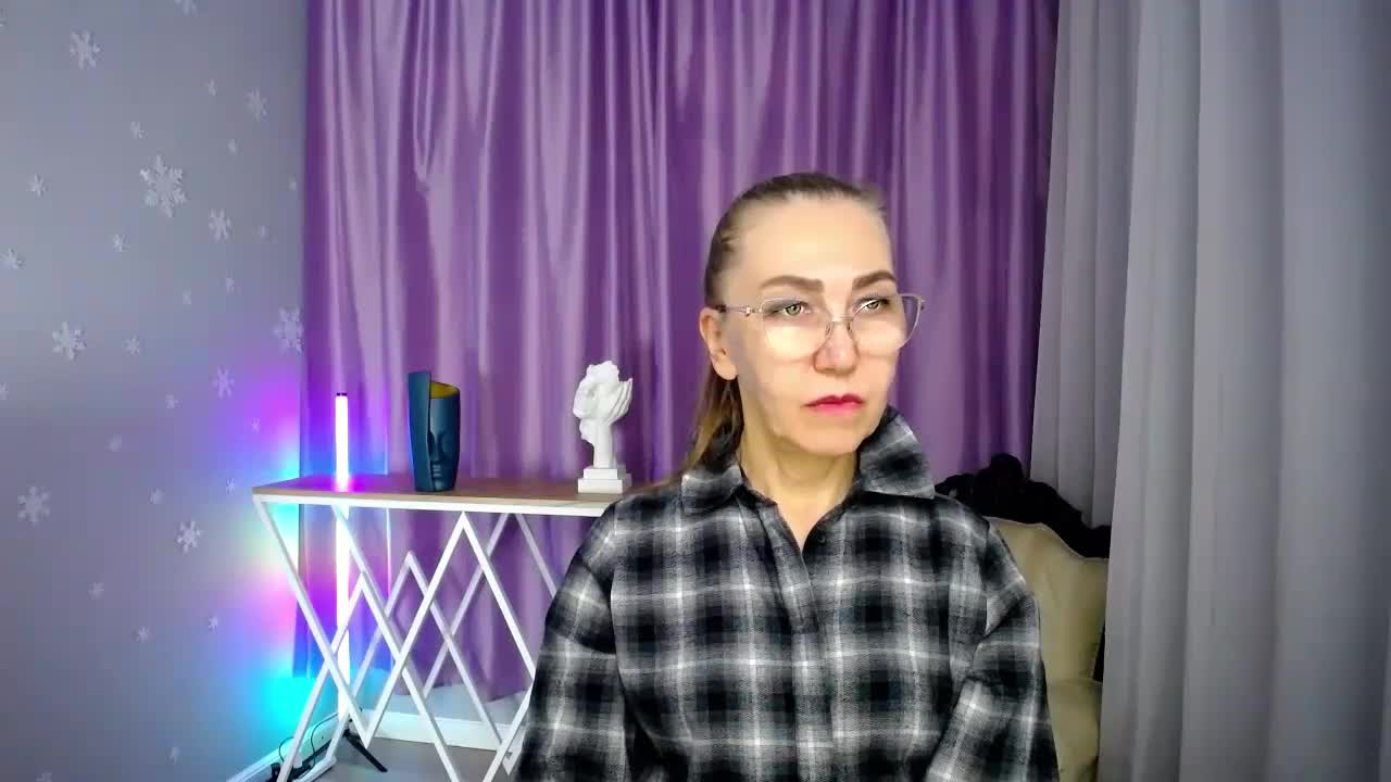 queen_a_n_i Adult Chat September 28, 2025