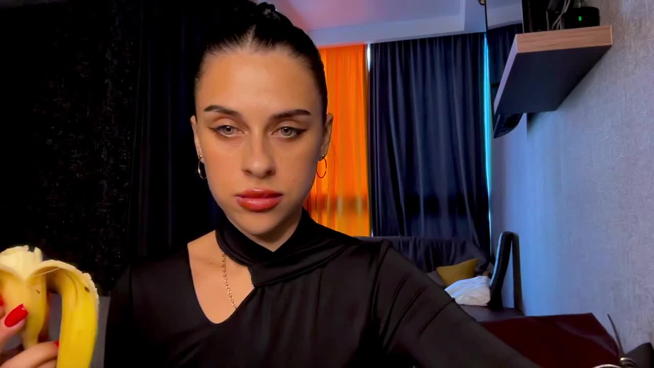 MariaValverdeee Adult Chat September 28, 2025