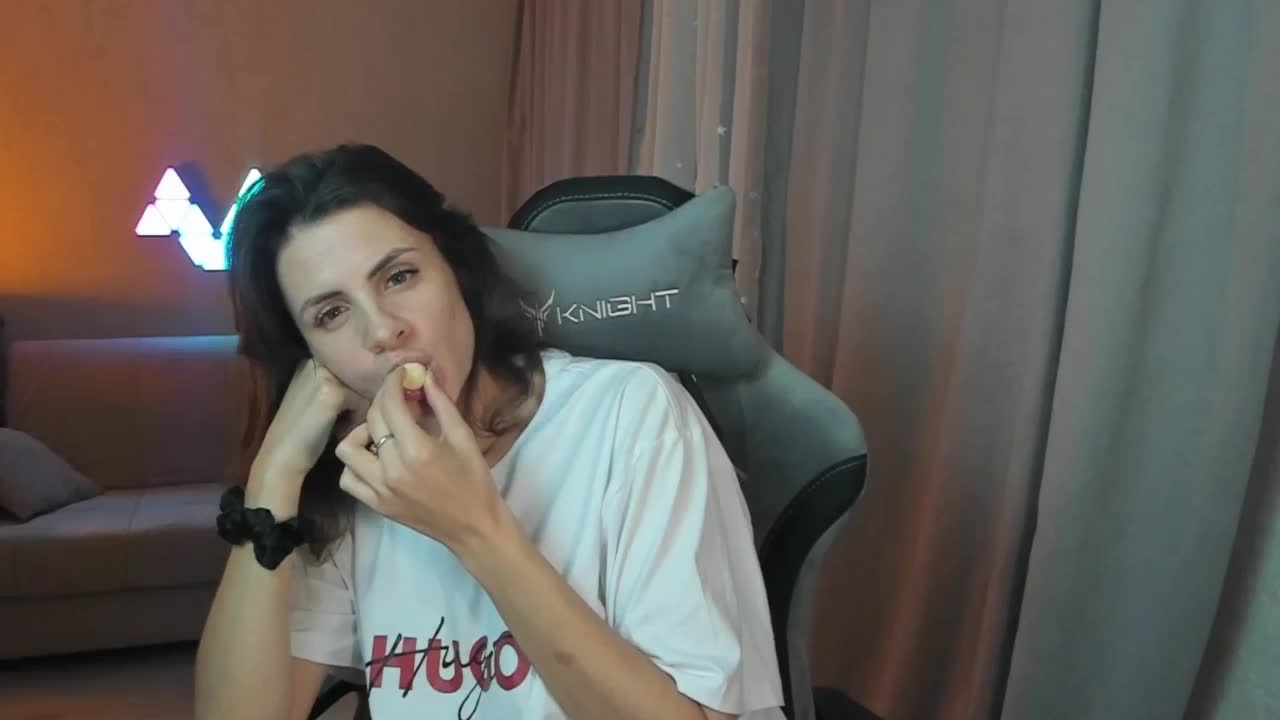 -EmilyJones- Adult Chat September 29, 2025