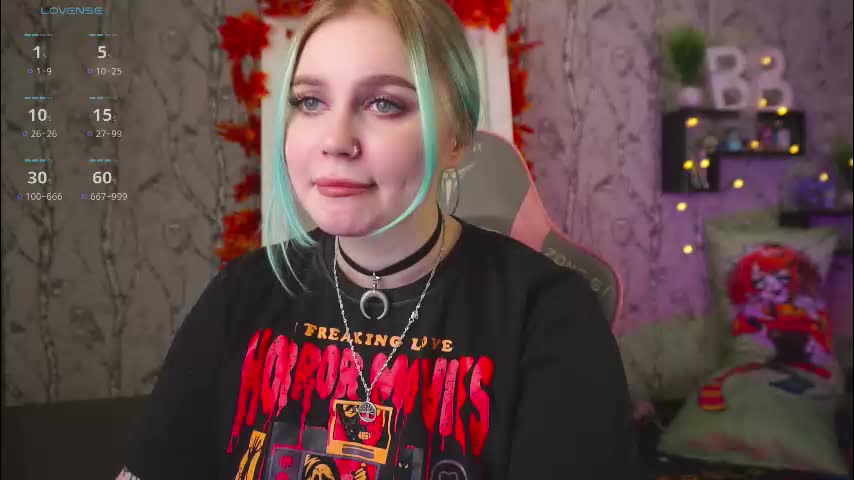 moon_valkyriie Adult Chat October 1, 2025